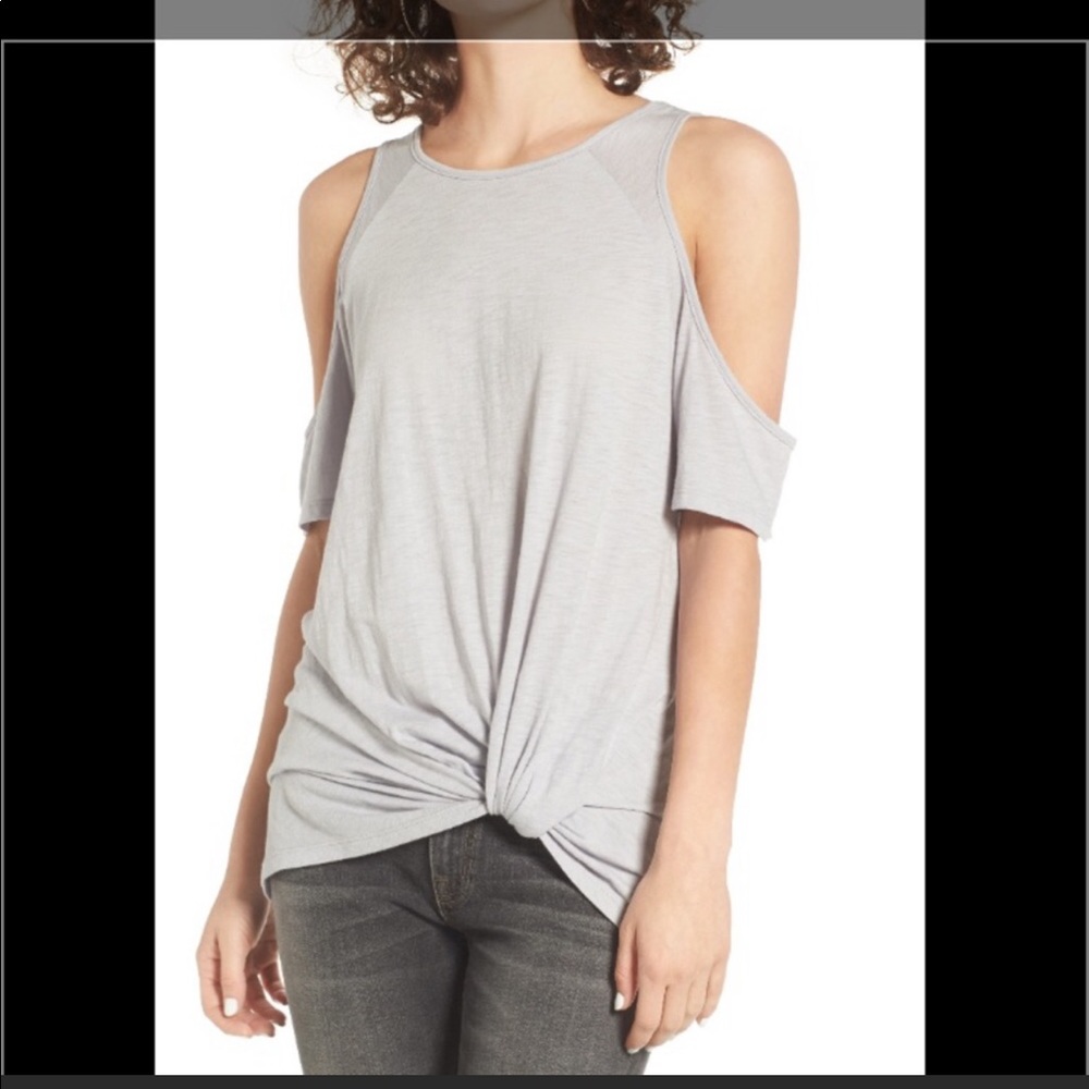 BP cold shoulder twist hem top